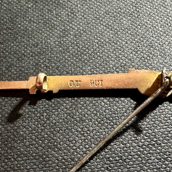 Gold Rifle Pin Badge 3